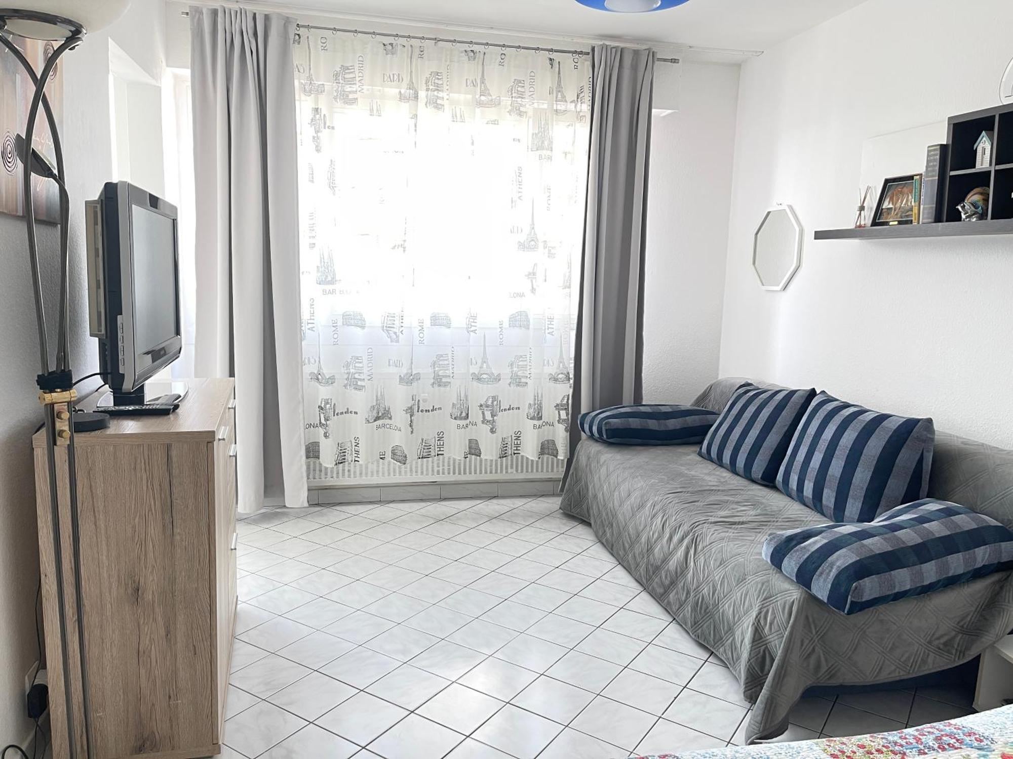 Cool Studio Saint Louis Vicino Stazione/Aereoporto Apartment Bagian luar foto